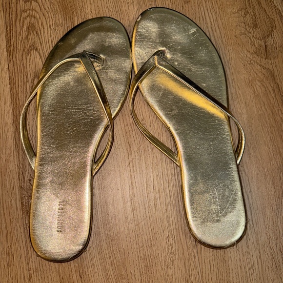 Forever 21 Gold Metallic thong flip flops - Picture 2 of 3